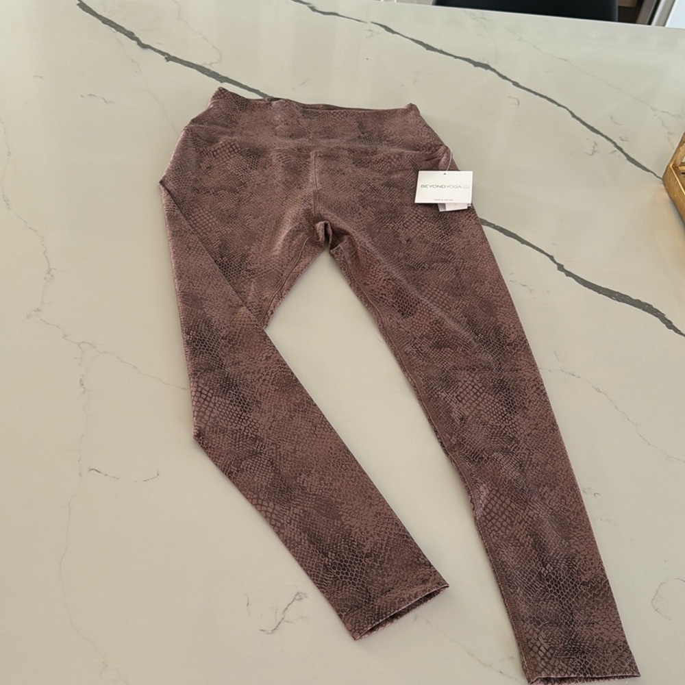 Beyond Yoga Caught in the Midi Highrise Legging